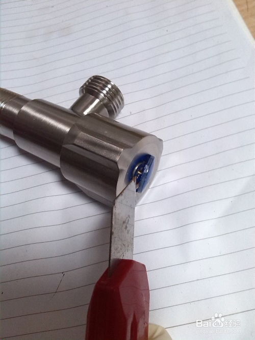 怎样更换水盆菜盆三角阀的阀芯